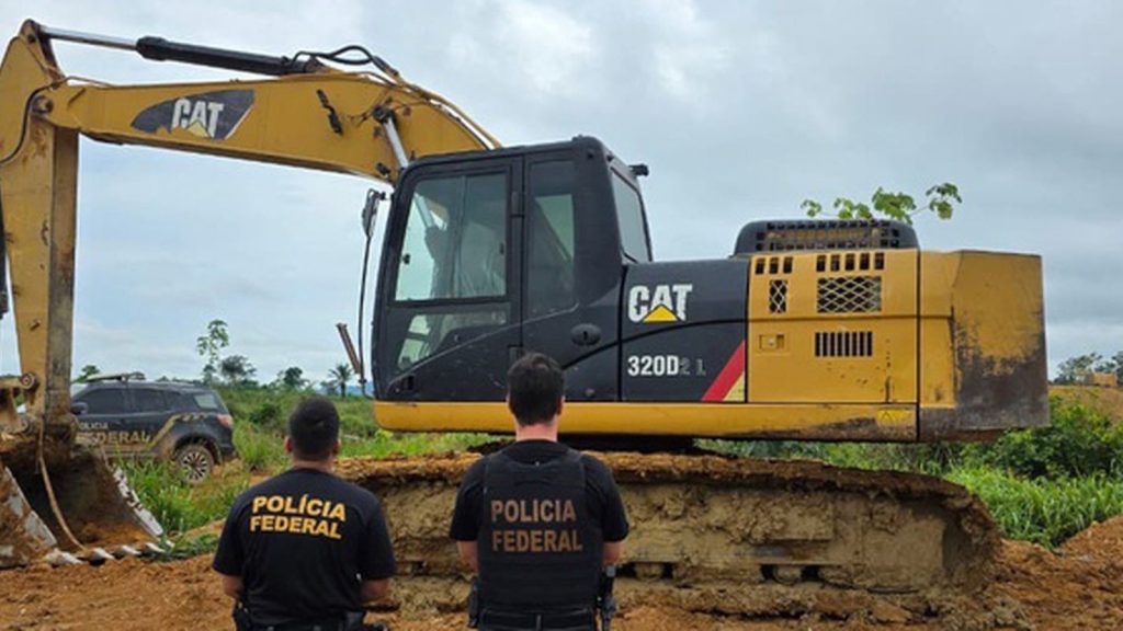 Duas apreensões em aeroportos, que somaram 87 kg de ouro ilegal, levaram a PF a refazer a rota que ligava garimpos de terras indígenas da Amazônia à Itália e à Suíça, e agora cerca de 40 réus vão a julgamento com cobrança de R$ 10,6 bilhões
