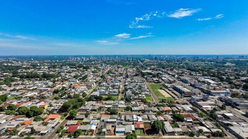 Foz do Iguaçu supera R$ 100 milhões em licitações e prepara trincheira de R$ 17,8 milhões, drenagem e escola