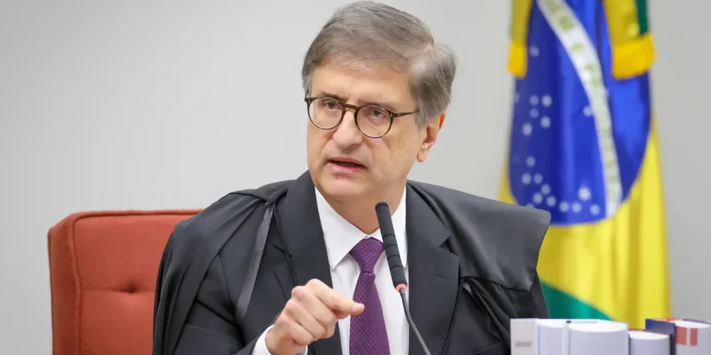 PGR não vê abuso de André Mendonça em investigação contra Moraes