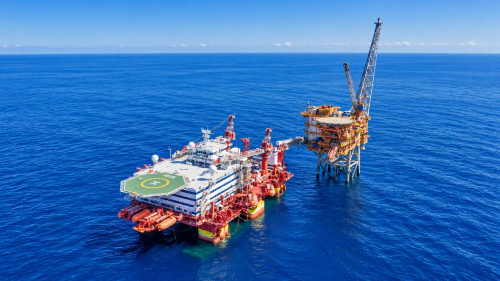 Plataforma offshore de 125 metros e capacidade para 560 pessoas tem contrato confirmado para operar no Brasil em 2027