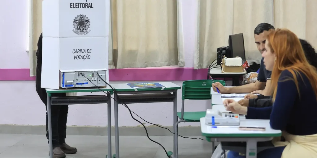 PM detém cinco pessoas por crimes eleitorais em São Paulo PM detém cinco pessoas por crimes eleitorais em São Paulo