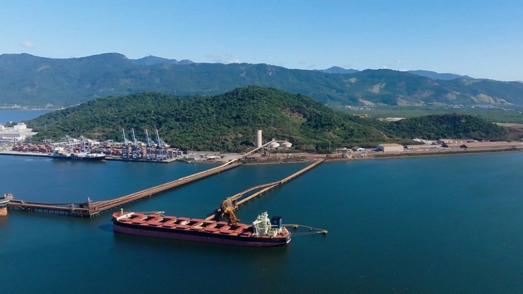 Trabalhadores de Itaguaí (RJ) podem disputar até 3 mil vagas no pico das obras do porto de minério de R$ 3,6 bilhões da Cedro, que recebeu aval ambiental e vai embarcar cerca de 15 milhões de toneladas por ano