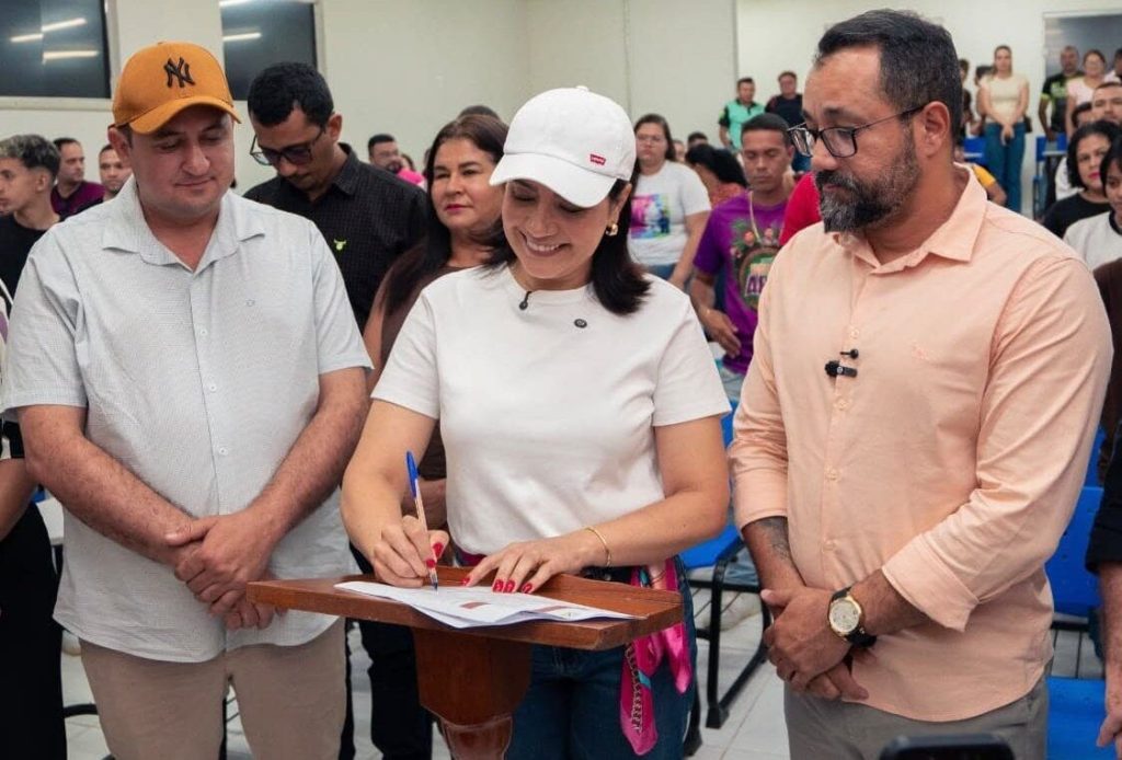 Pavimentação da Rua Assis Vasconcelos é iniciada em Feijó