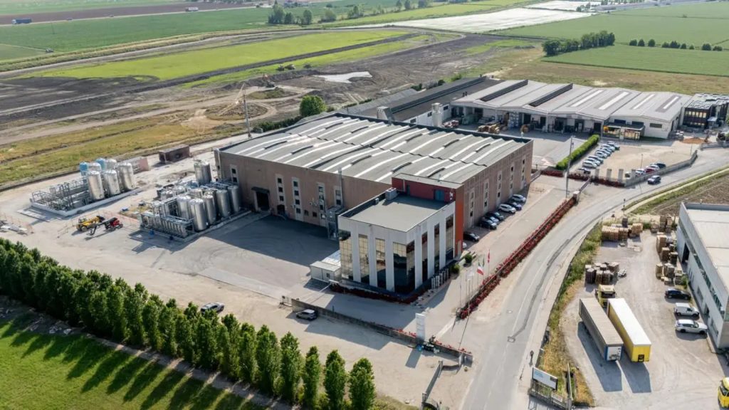 De olho na indústria de rochas do ES, grupo italiano investe R$ 60 milhões para ampliar fábrica e elevar produção de 18 mil para 30 mil toneladas ao ano De olho na indústria de rochas do ES, grupo italiano investe R$ 60 milhões para ampliar fábrica e elevar produção de 18 mil para 30 mil toneladas ao ano