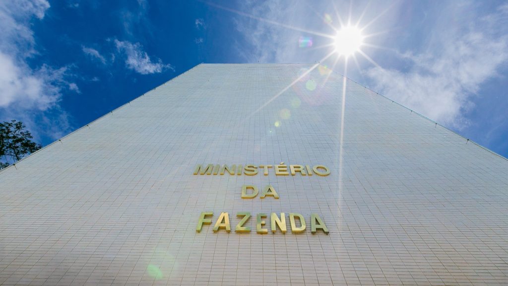 R$ 2.882 em média por restituição do lote residual do IR no dia 30, e só 9 em cada 100 não têm nenhuma prioridade R$ 2.882 em média por restituição do lote residual do IR no dia 30, e só 9 em cada 100 não têm nenhuma prioridade