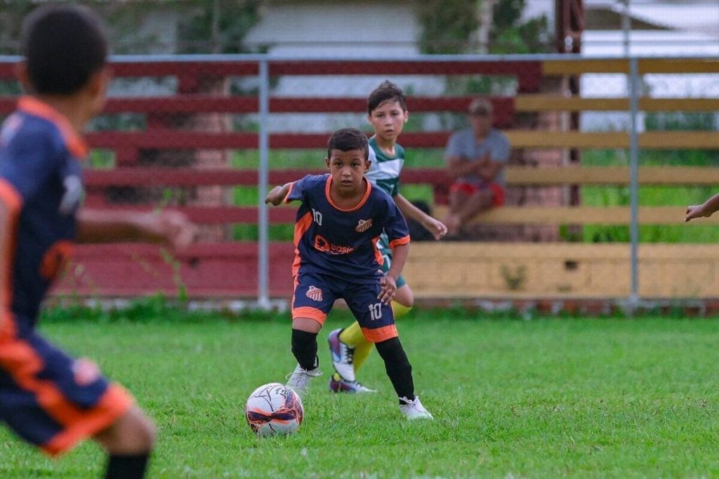 Santa Cruz e CT da Baixada vencem na estreia do Estadual Sub-11
