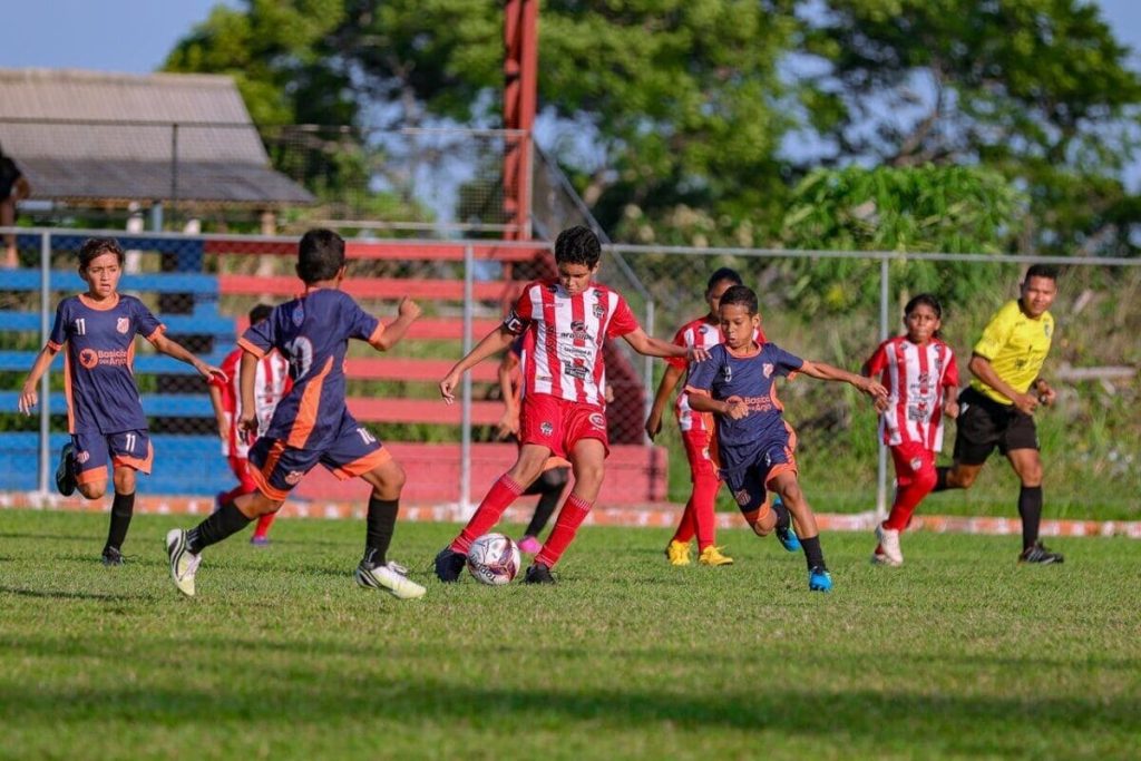 Santa Cruz vence CT da Baixada e se mantém invicto no Estadual Sub-11 Santa Cruz vence CT da Baixada e se mantém invicto no Estadual Sub-11