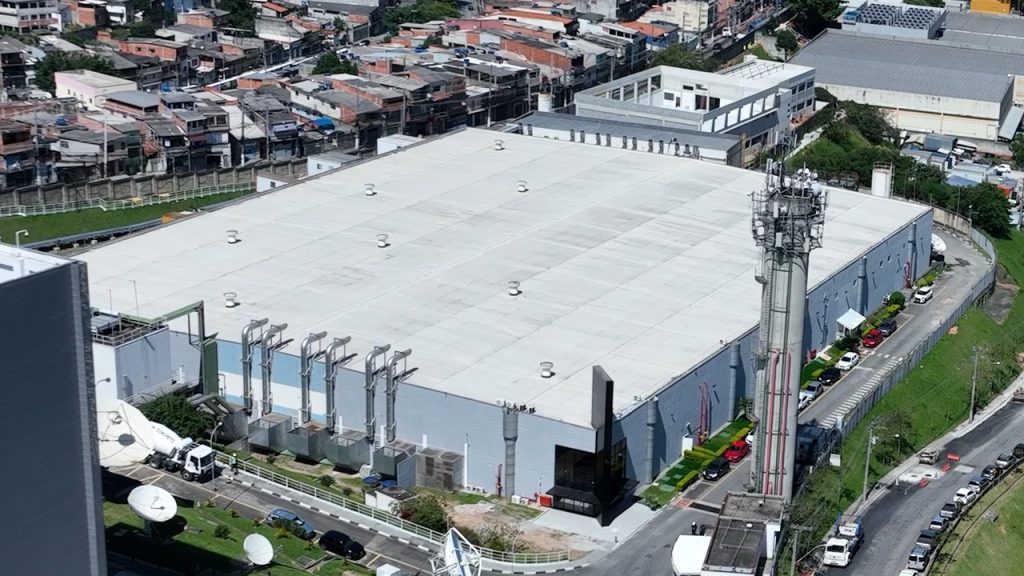 Com dez prédios construídos e oito em operação, Scala prepara megacampus de data centers de até R$ 32 bilhões em São Paulo, com mais sete edifícios previstos e capacidade elétrica de 600 MW Com dez prédios construídos e oito em operação, Scala prepara megacampus de data centers de até R$ 32 bilhões em São Paulo, com mais sete edifícios previstos e capacidade elétrica de 600 MW