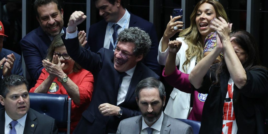 Senado aprova fim da escala 6×1 e redução da jornada de trabalho Senado aprova fim da escala 6x1 e redução da jornada de trabalho