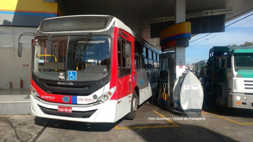 Donos de transportadora e empresas de ônibus esperam até segunda (26) a decisão sobre o subsídio de R$ 2,12 no litro do diesel, que vence um dia depois do 2º turno, com o petróleo a US$ 116,93