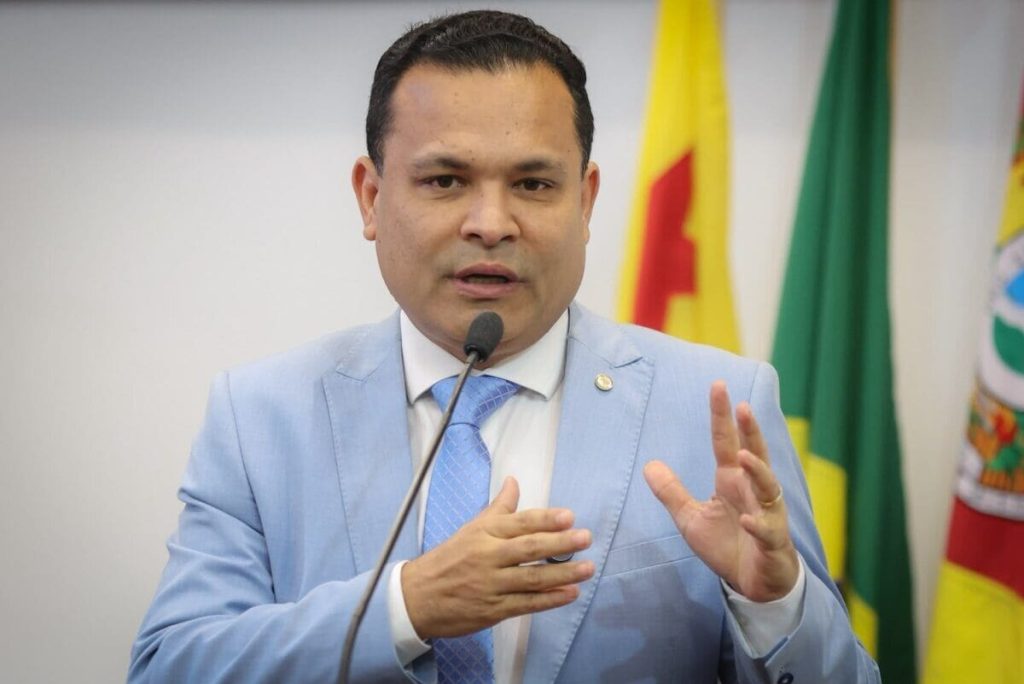 Deputado Tadeu Hassem critica corte de R$ 500 milhões na educação Deputado Tadeu Hassem critica corte de R$ 500 milhões na educação