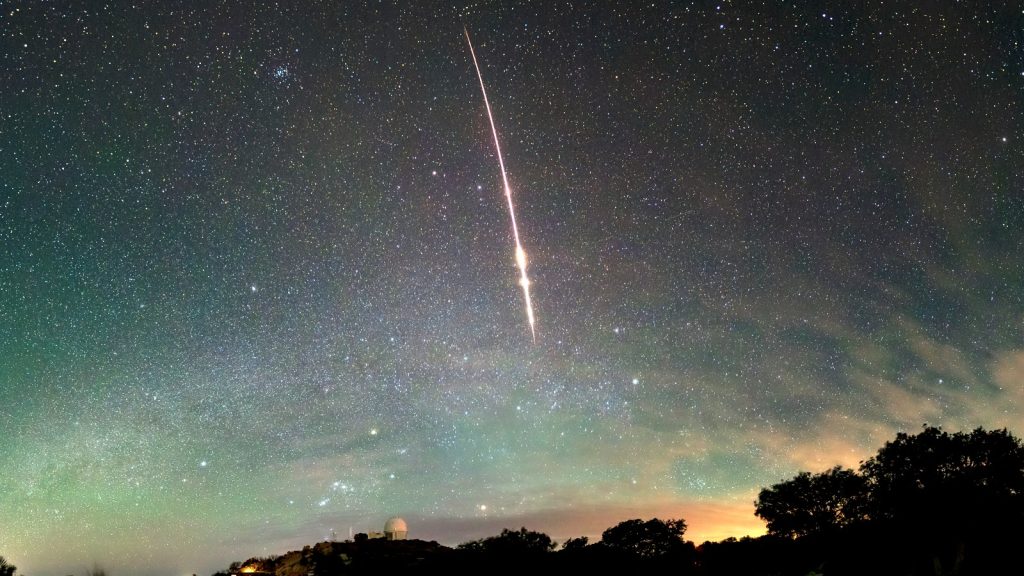 Novembro tem duas noites de chuva de meteoros com bolas de fogo, uma semana entre elas, e a segunda cai com só 4% de Lua Novembro tem duas noites de chuva de meteoros com bolas de fogo, uma semana entre elas, e a segunda cai com só 4% de Lua