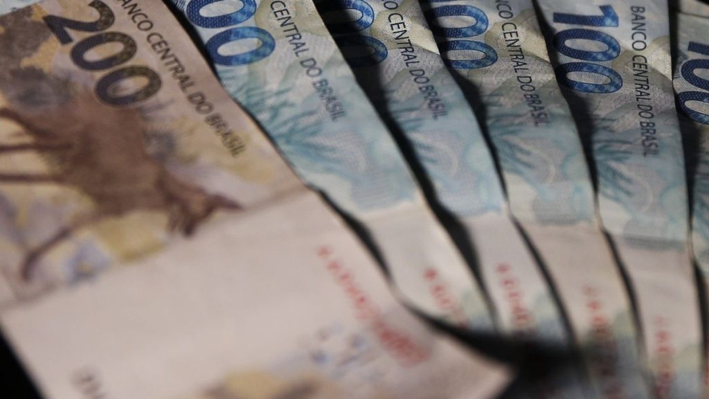R$ 33,28 bilhões em um só leilão: Tesouro faz maior venda de prefixados desde 2020, fixa juros até 2037 e deixa uma pergunta para o investidor: quanto a inflação pode corroer desse dinheiro no futuro? R$ 33,28 bilhões em um só leilão: Tesouro faz maior venda de prefixados desde 2020, fixa juros até 2037 e deixa uma pergunta para o investidor: quanto a inflação pode corroer desse dinheiro no futuro?