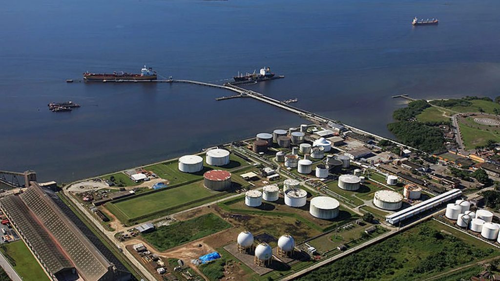 R$ 43 milhões em 33 caminhões-tanque: Transpetro, a empresa dos dutos e navios da Petrobras, vai para a estrada no Sul em 2027, mas só leva combustível da própria estatal