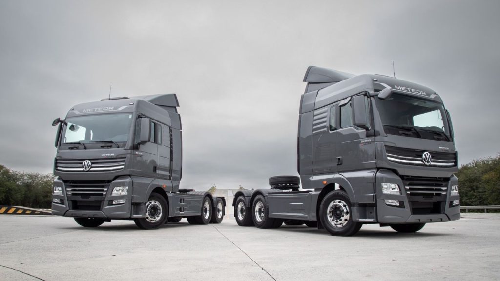Operadores de betoneira e caçamba ganham o primeiro 8×4 de fábrica da Volkswagen: Constellation 36.320 chega com 315 cv, tomada de força de fábrica e 36,2 toneladas de peso bruto técnico Operadores de betoneira e caçamba ganham o primeiro 8×4 de fábrica da Volkswagen: Constellation 36.320 chega com 315 cv, tomada de força de fábrica e 36,2 toneladas de peso bruto técnico
