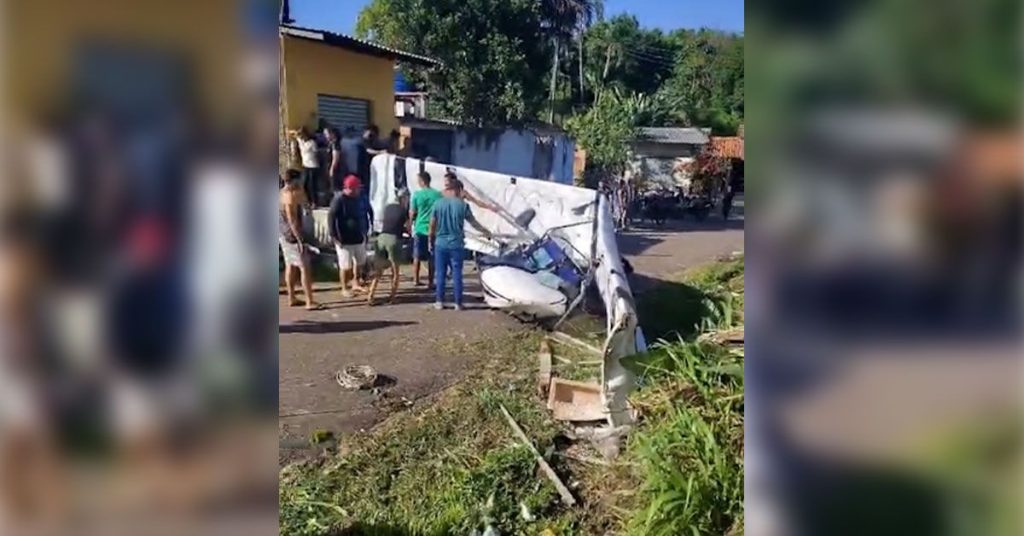 Vídeo: avião cai na Região Metropolitana de Belém neste sábado (31/10)