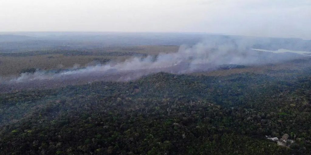 Governo intensifica reforços para combater incêndios no Pará Governo intensifica reforços para combater incêndios no Pará