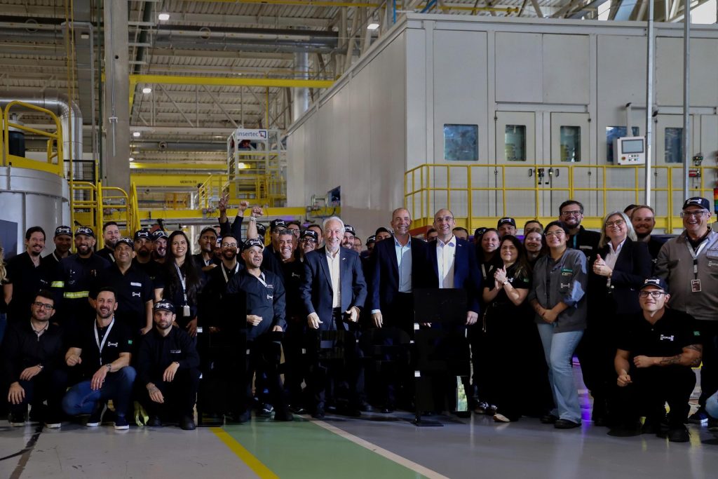Fábrica no Paraná recebe R$ 200 milhões e inaugura linha industrial que vai substituir cabeçotes de motores importados da Europa por peças fabricadas no Brasil